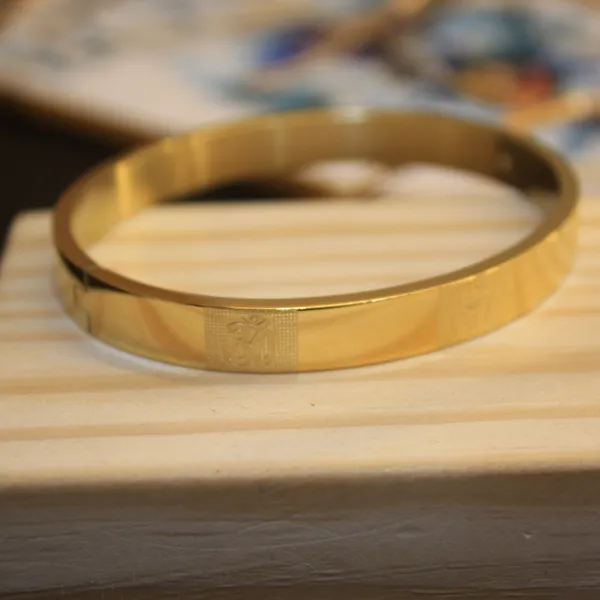 Gold_Plated_Anti_Tarnish_Om_Bracelet_For_Men