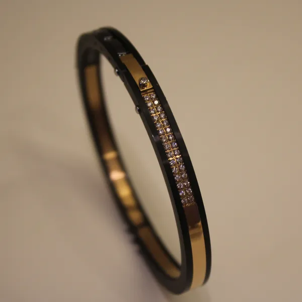Stylish_American_Diamond_Alloy_Bracelet_For_Men