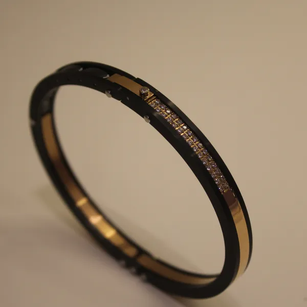 Stylish_American_Diamond_Alloy_Bracelet_For_Men