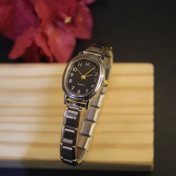 Glimsy_Noir_Luxe_Bracelet_Watch