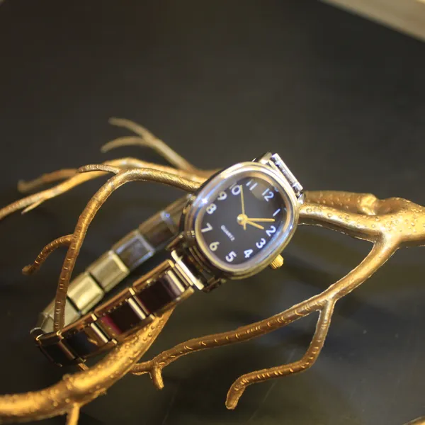 Glimsy_Noir_Luxe_Bracelet_Watch