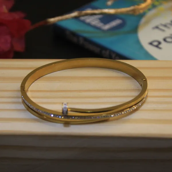 Gold_Plated_Anti_Tarnish_Nail_Bracelet_for_Women