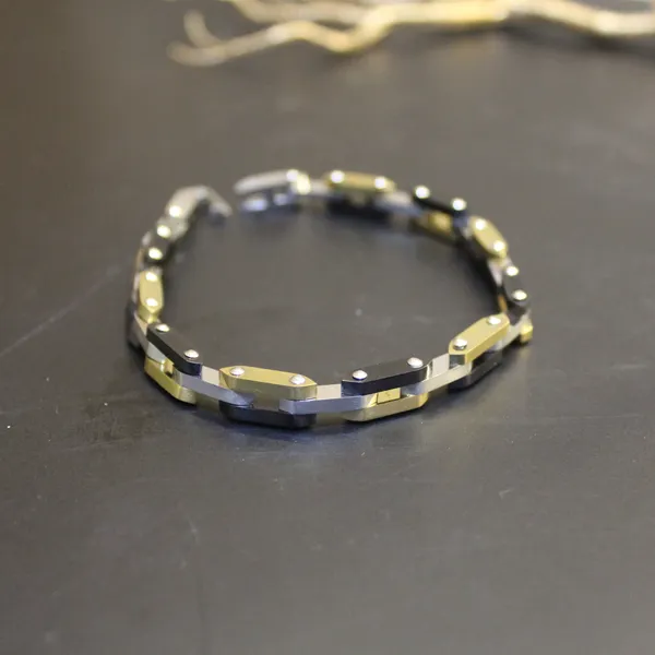 Stylish_Alloy_Bracelet_For_Men