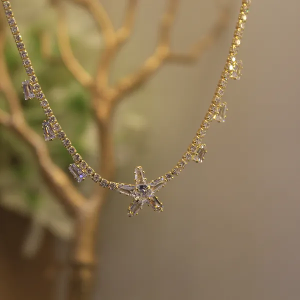 Glimsy_Women_Neck_Pendant