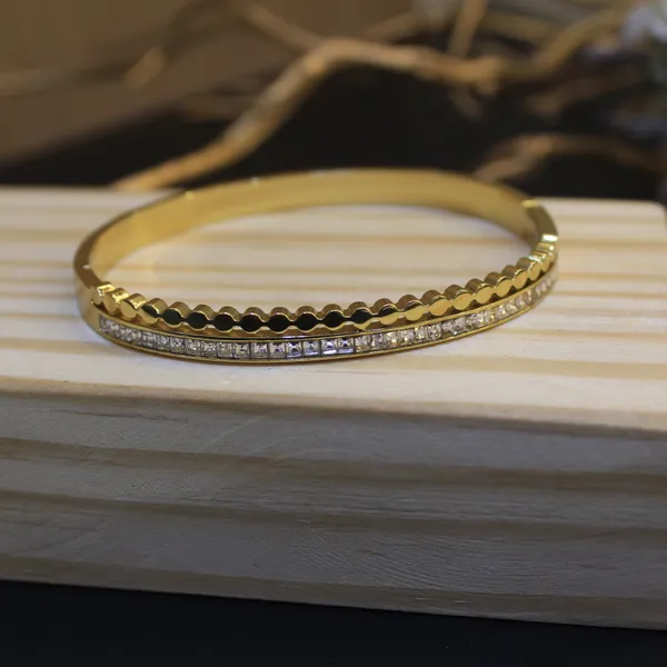 Gold_Plated_Anti_Tarnish_Heartline_Crystal_Bangle