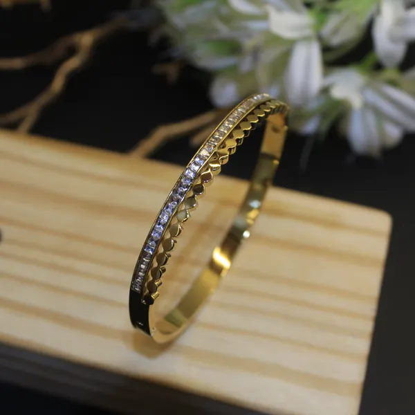 Gold_Plated_Anti_Tarnish_Heartline_Crystal_Bangle