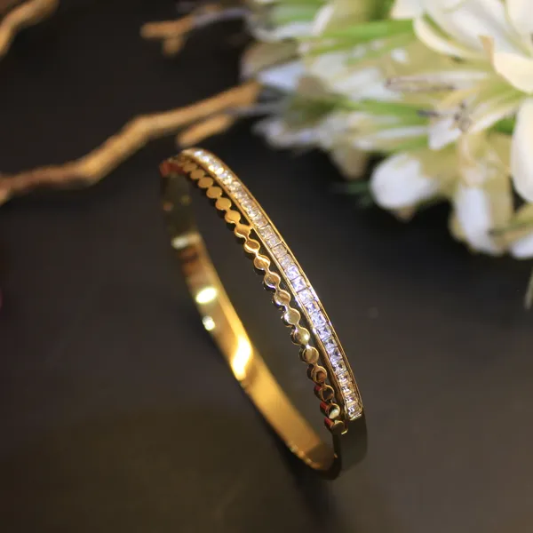 Gold_Plated_Anti_Tarnish_Heartline_Crystal_Bangle