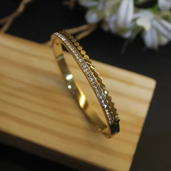 Gold_Plated_Anti_Tarnish_Heartline_Crystal_Bangle