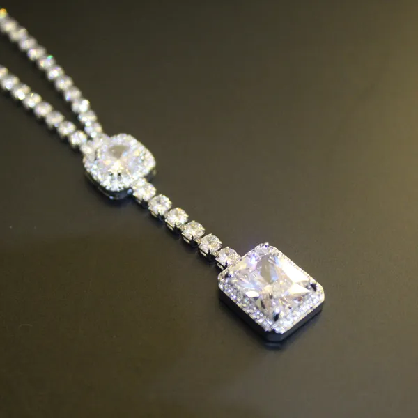 Silver_Premium_Brass_And_American_Diamond_Neck_Pendant_For_Women