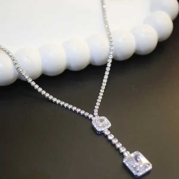 Silver_Premium_Brass_And_American_Diamond_Neck_Pendant_For_Women