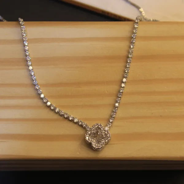 Glimsy_Women_Neck_Pendant
