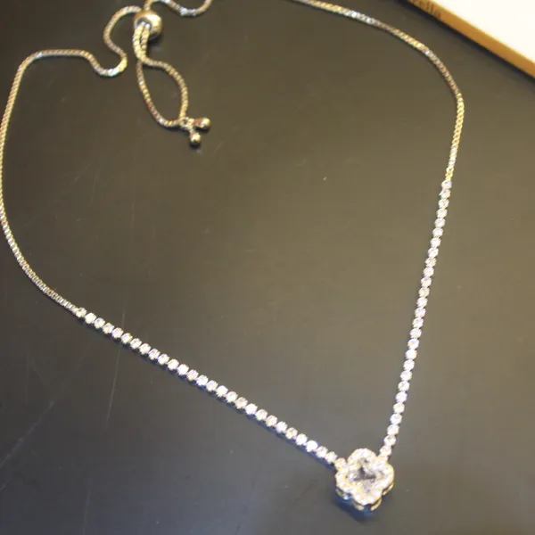 Glimsy_Women_Neck_Pendant