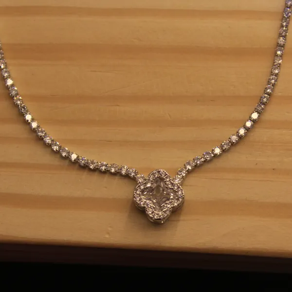 Glimsy_Women_Neck_Pendant