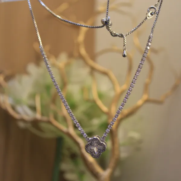 Glimsy_Women_Neck_Pendant