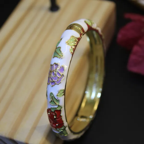 Handcrafted_Meenakari_Enamel_Floral_Gold_bangle