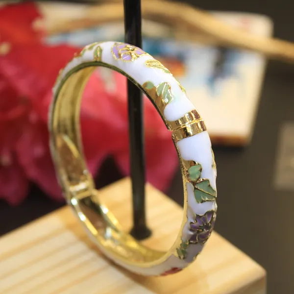 Handcrafted_Meenakari_Enamel_Floral_Gold_bangle