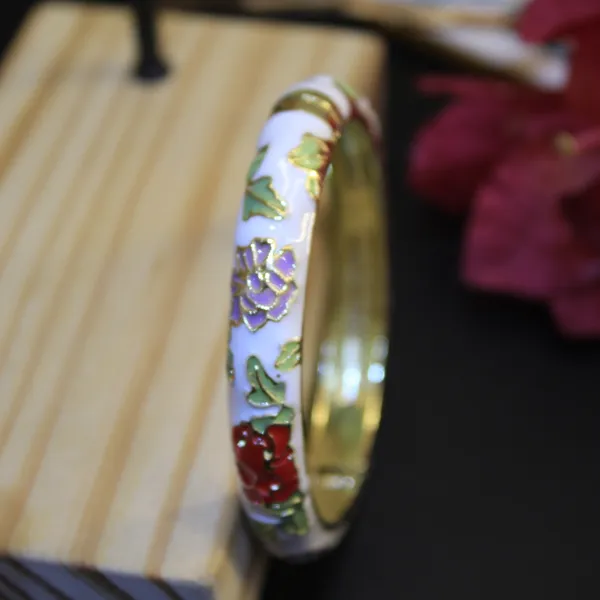 Handcrafted_Meenakari_Enamel_Floral_Gold_bangle