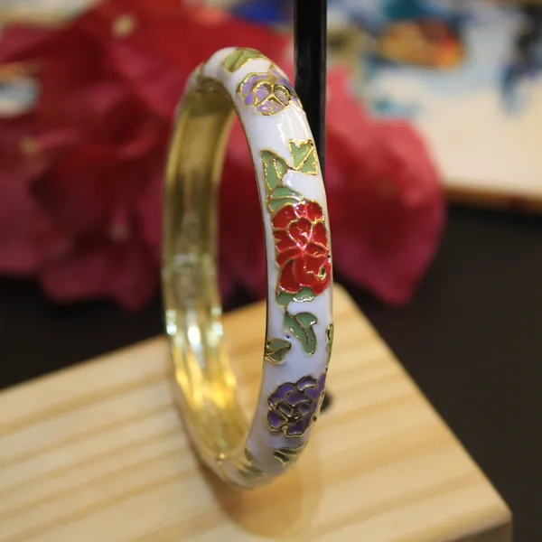 Handcrafted_Meenakari_Enamel_Floral_Gold_bangle