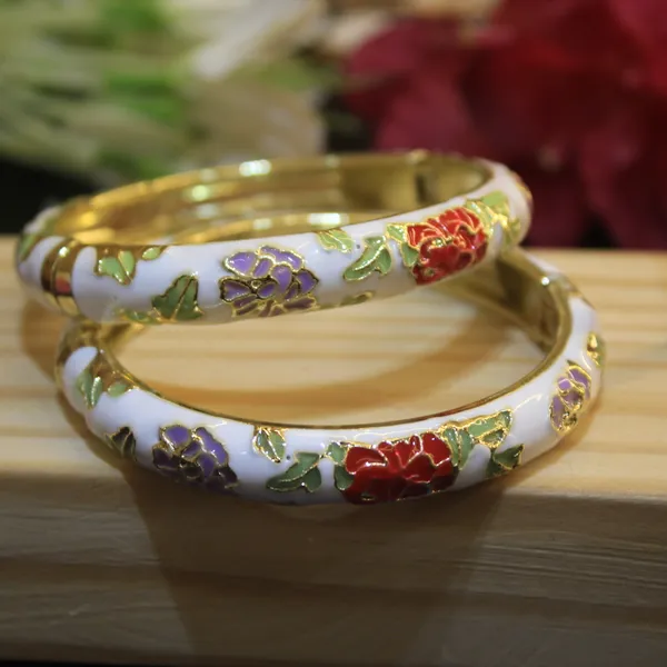 Handcrafted_Meenakari_Enamel_Floral_Gold_bangle