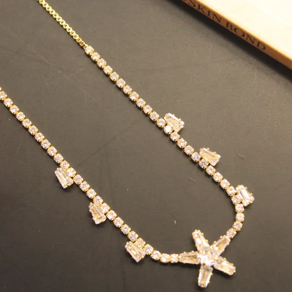 Glimsy_Women_Neck_Pendant