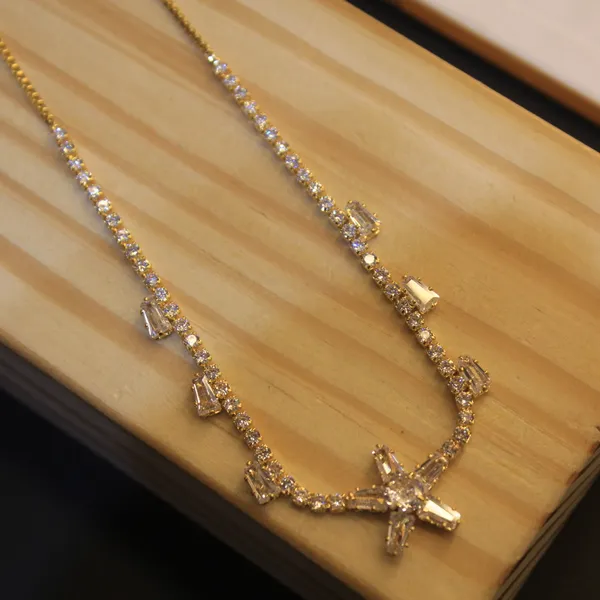 Glimsy_Women_Neck_Pendant