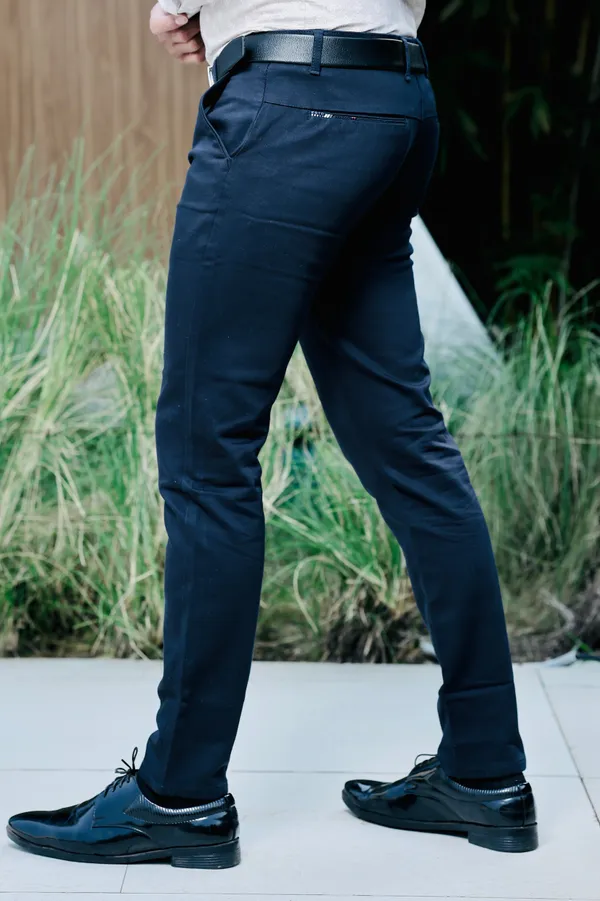 Black_Cotton_Straight_Fit_Chinos_For_Men
