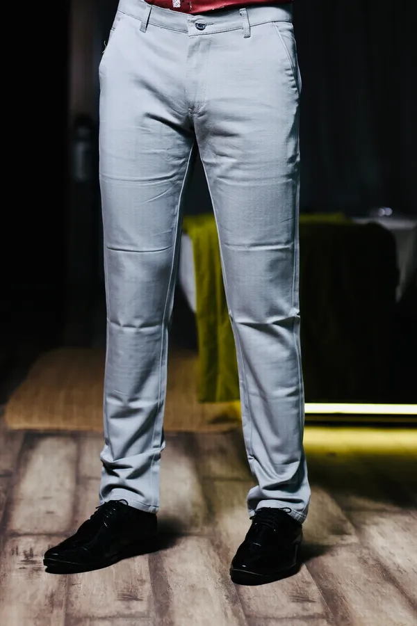 Grey_Cotton_Straight_Fit_Chinos_For_Men