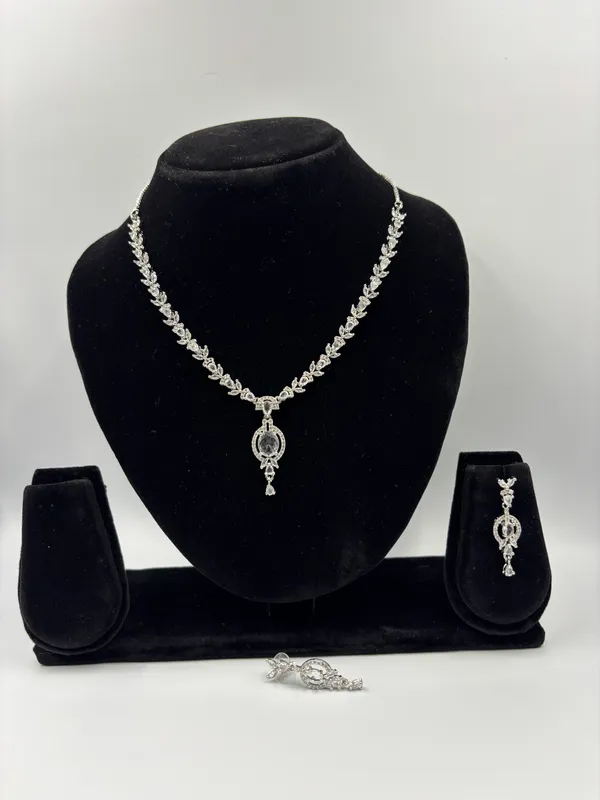 White_Metal_Premium_&_Elegant_Ad_Necklace_For_Women
