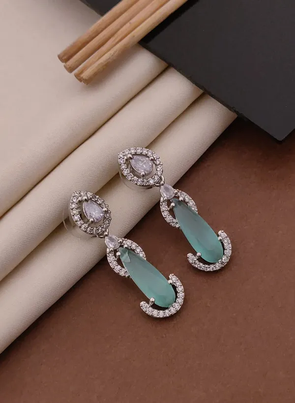 Pista_Metal_Premium_&_Elegant_Long_Earrings_For_Women