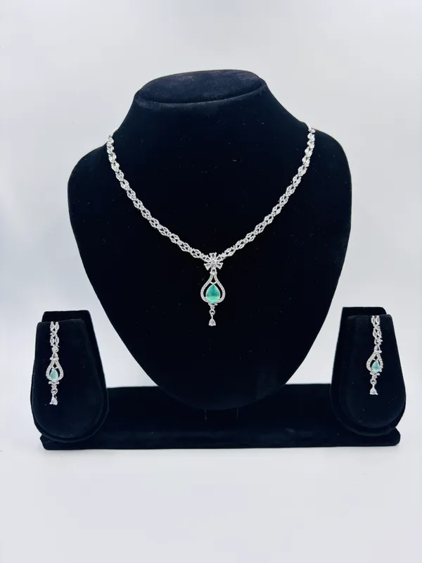 Pista_Metal_Premium_&_Elegant_Ad_Necklace_For_Women