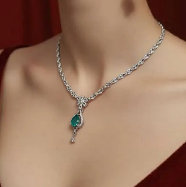 Pista_Metal_Premium_&_Elegant_Ad_Necklace_For_Women