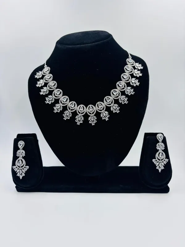 White_Metal_Premium_&_Elegant_Ad_Necklace_For_Women