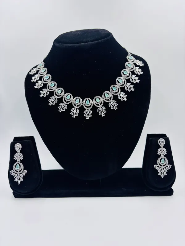 Pista_Metal_Premium_&_Elegant_Ad_Necklace_For_Women