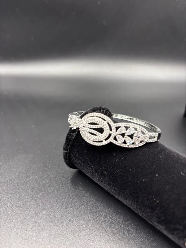 White_Metal_Premium_&_Elegant_Kada_For_Women