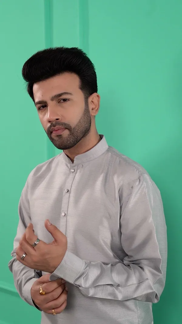 Men_Silver-Grey_Solid_Dupion_Silk_Straight_Kurta_with_Pajamas