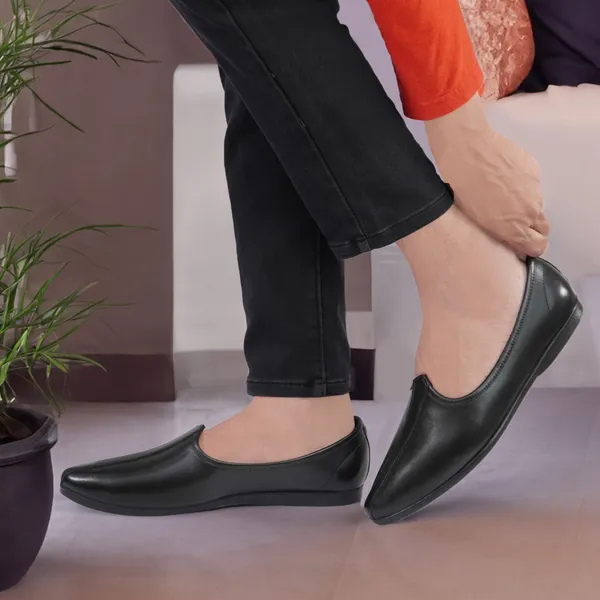 AX16_Black_Men's_Premium_Leather_Ethnic_Juttis
