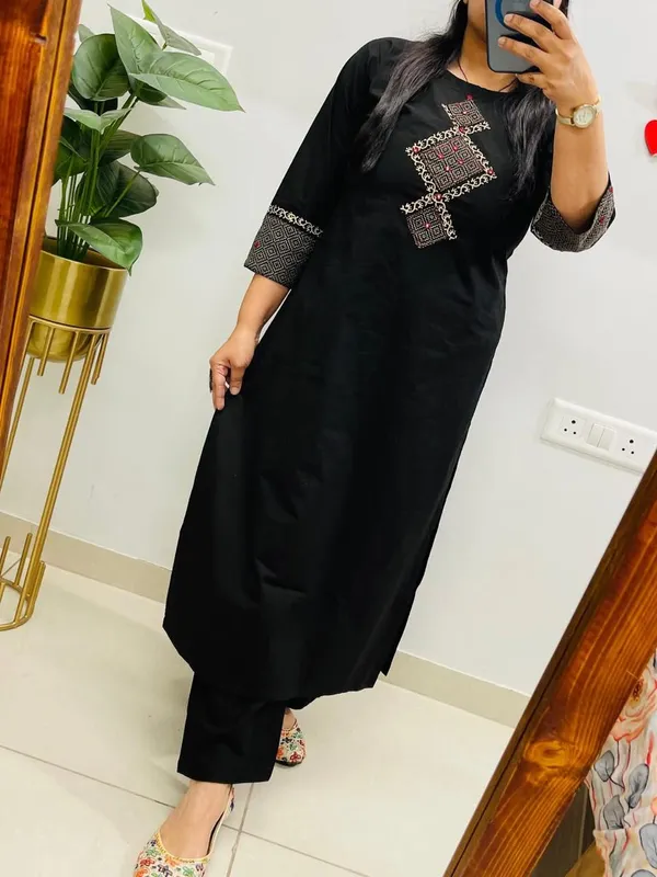 Heritage_Motif_Kurta_Set_–_Black