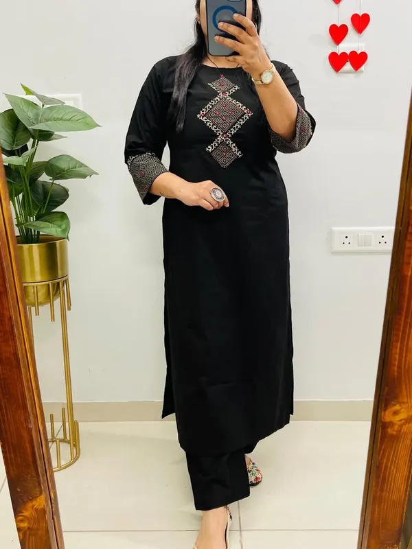 Heritage_Motif_Kurta_Set_–_Black