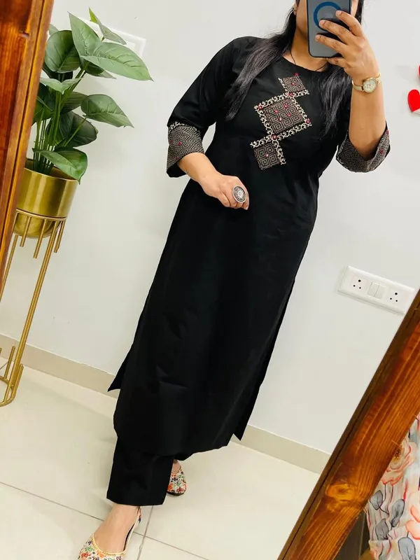 Heritage_Motif_Kurta_Set_–_Black