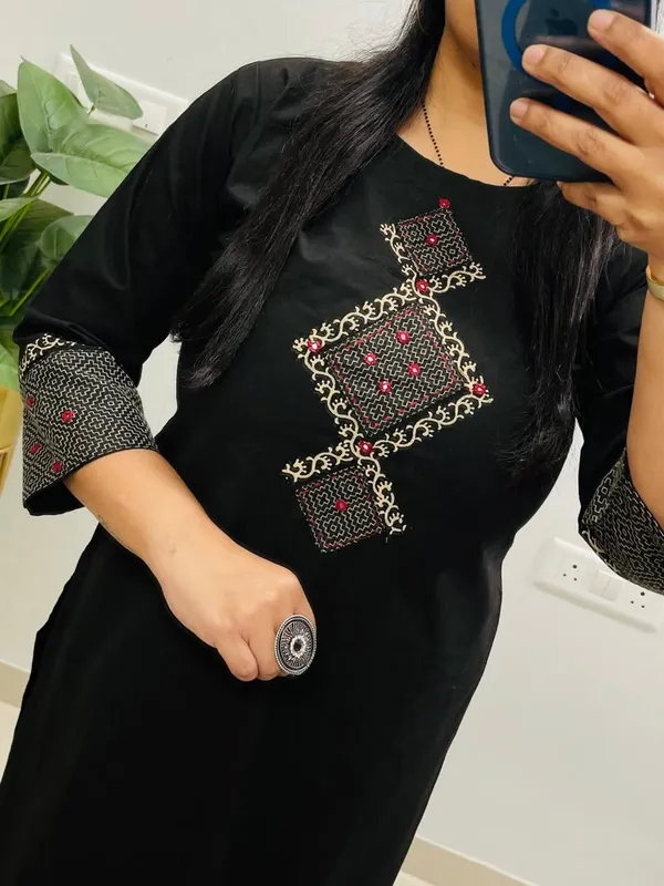 Heritage_Motif_Kurta_Set_–_Black