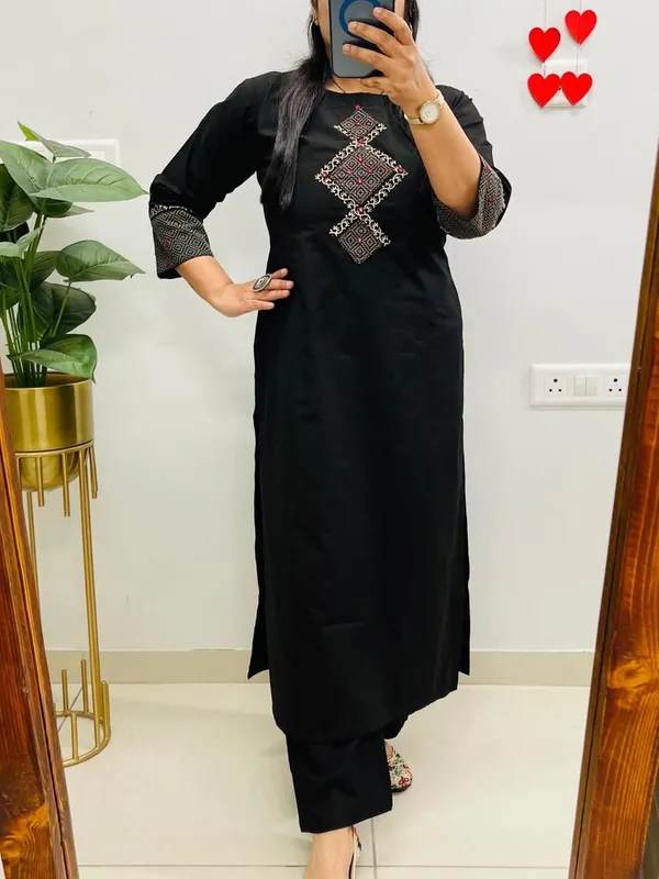 Heritage_Motif_Kurta_Set_–_Black