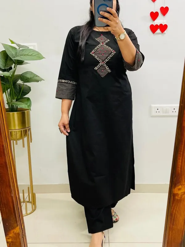 Heritage_Motif_Kurta_Set_–_Black