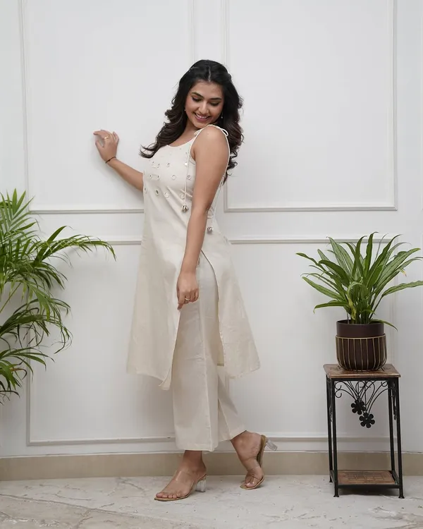 Mirror_Muse_Kurta_Set_–_Ivory_Cream