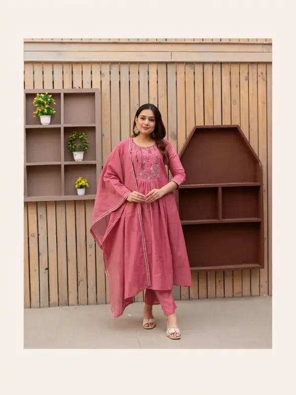 Gulnaar_Grace_Suit_Set