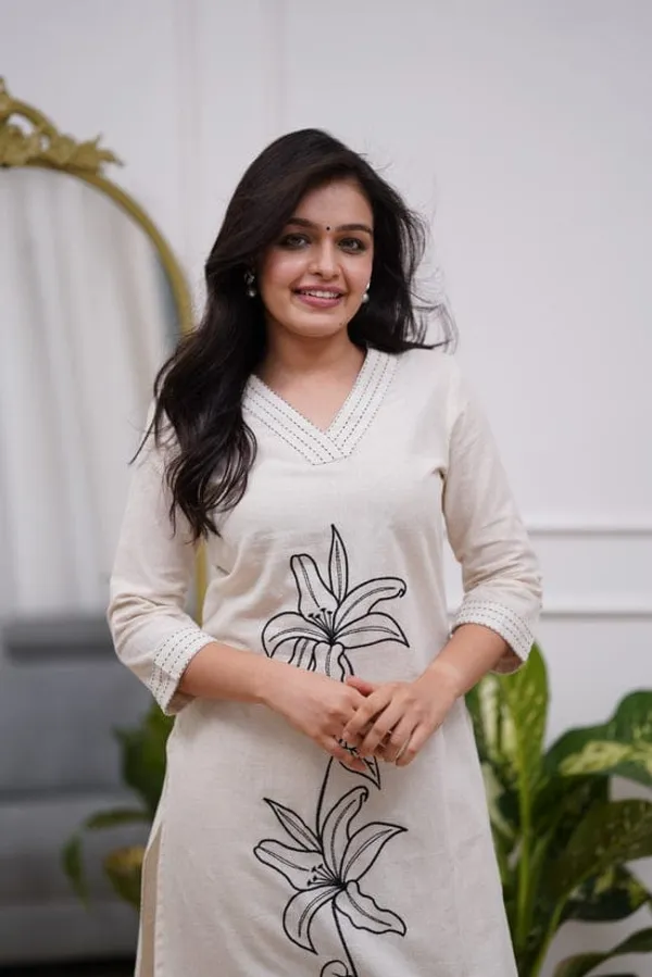 Ivory_Bloom_Kurta_Set