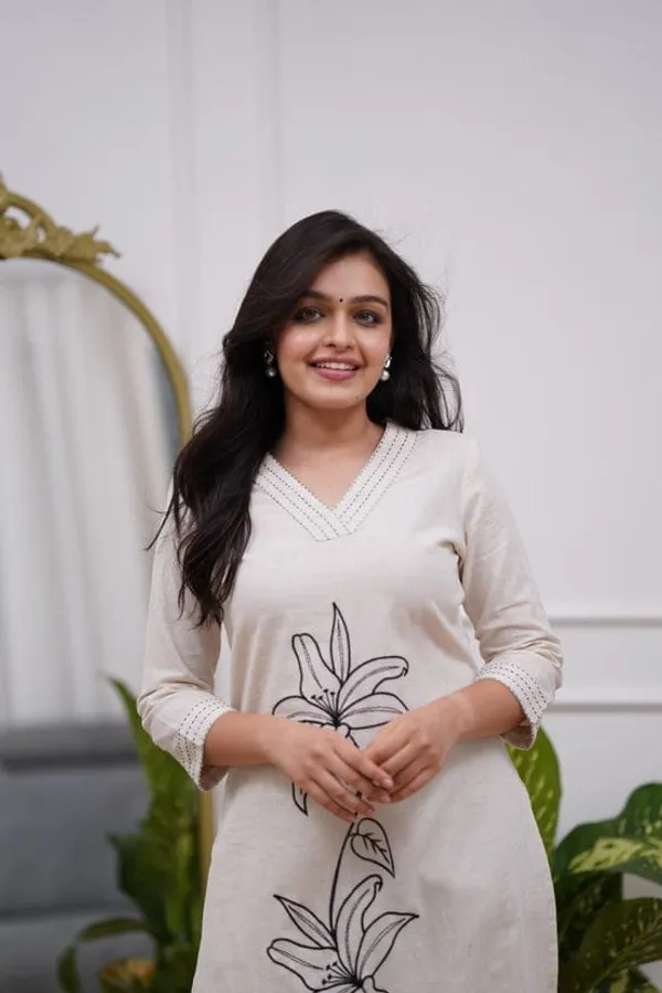 Ivory_Bloom_Kurta_Set