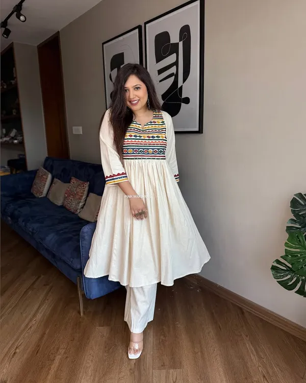 Nomad_Threads_Kurta_Set