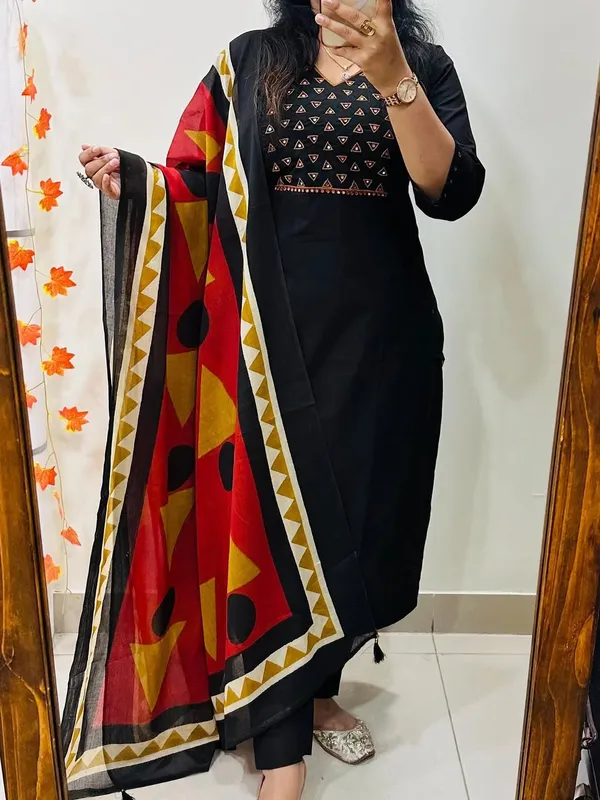 Midnight_Motif_Kurta_Set_with_Dupatta