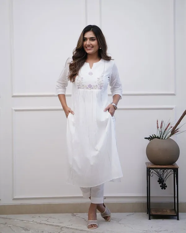 Ivory_Blossom_Kurta_Set
