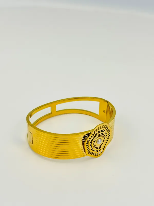 18K_Gold_Plated_Stainless_Steel_Floral_Pearl_Cuff_Bracelet_Wide_Bangle_|_Anti-Tarnish,_Waterproof